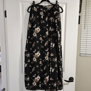 Rue+ Black Floral Wide Leg - Beige & White Flower Print
